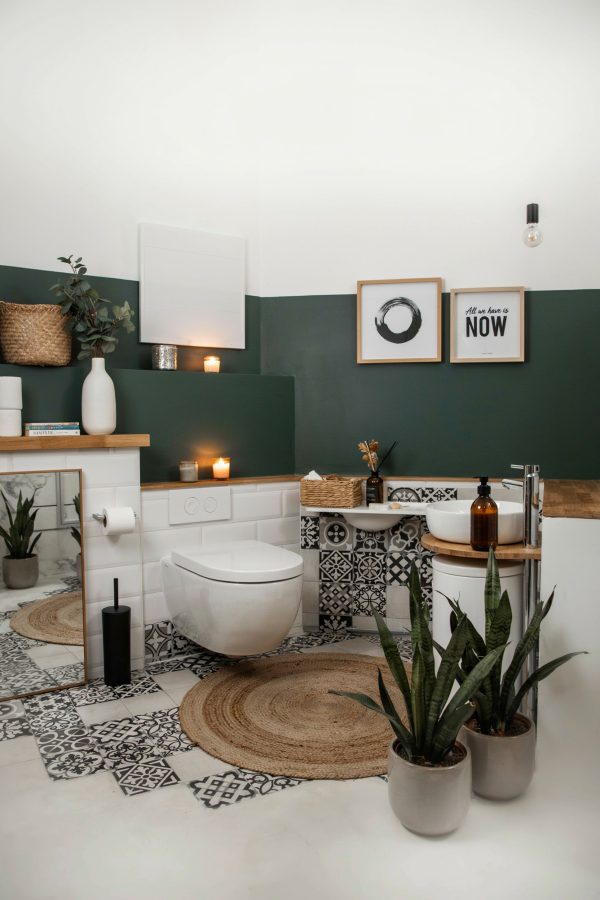 Small Half Bath Decor Ideas | Maximize Style in a Tiny Powder Room | Budget-Friendly Makeover