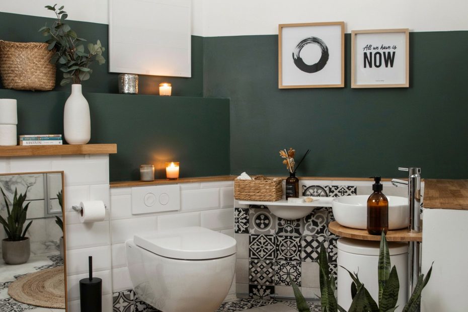 Small Half Bath Decor Ideas | Maximize Style in a Tiny Powder Room | Budget-Friendly Makeover