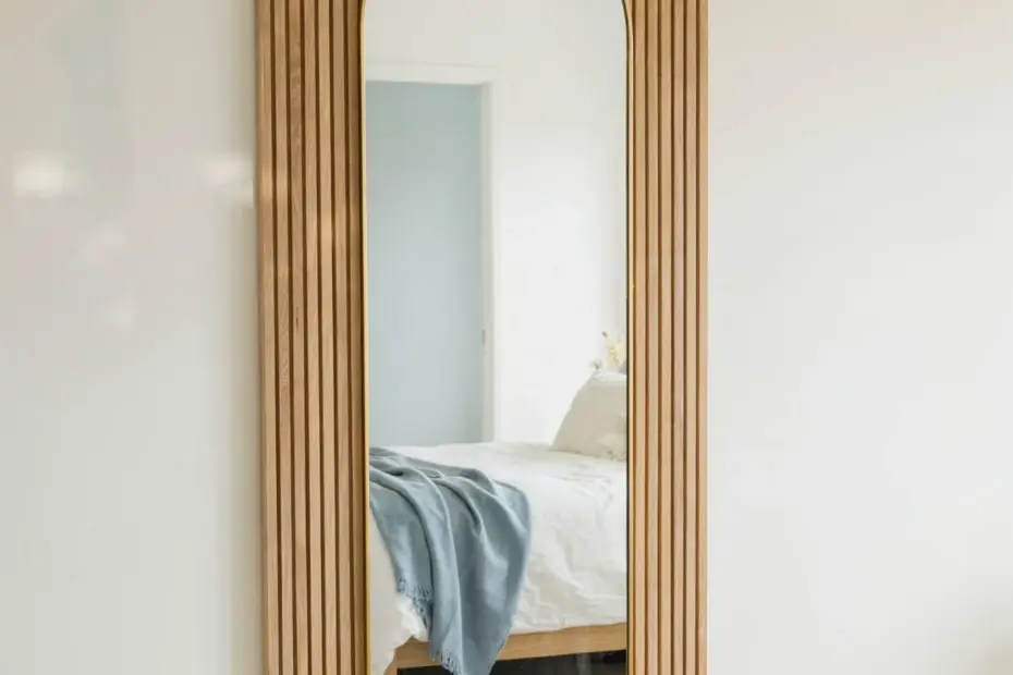 Modern Fluted Door Entryway Decor | Arched Mirror & Concealed Hardware Ideas