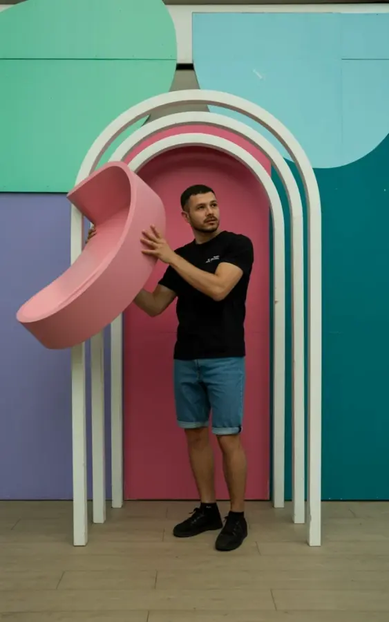 Entryway Design Ideas: Geometric Archway with Pink Sculpture